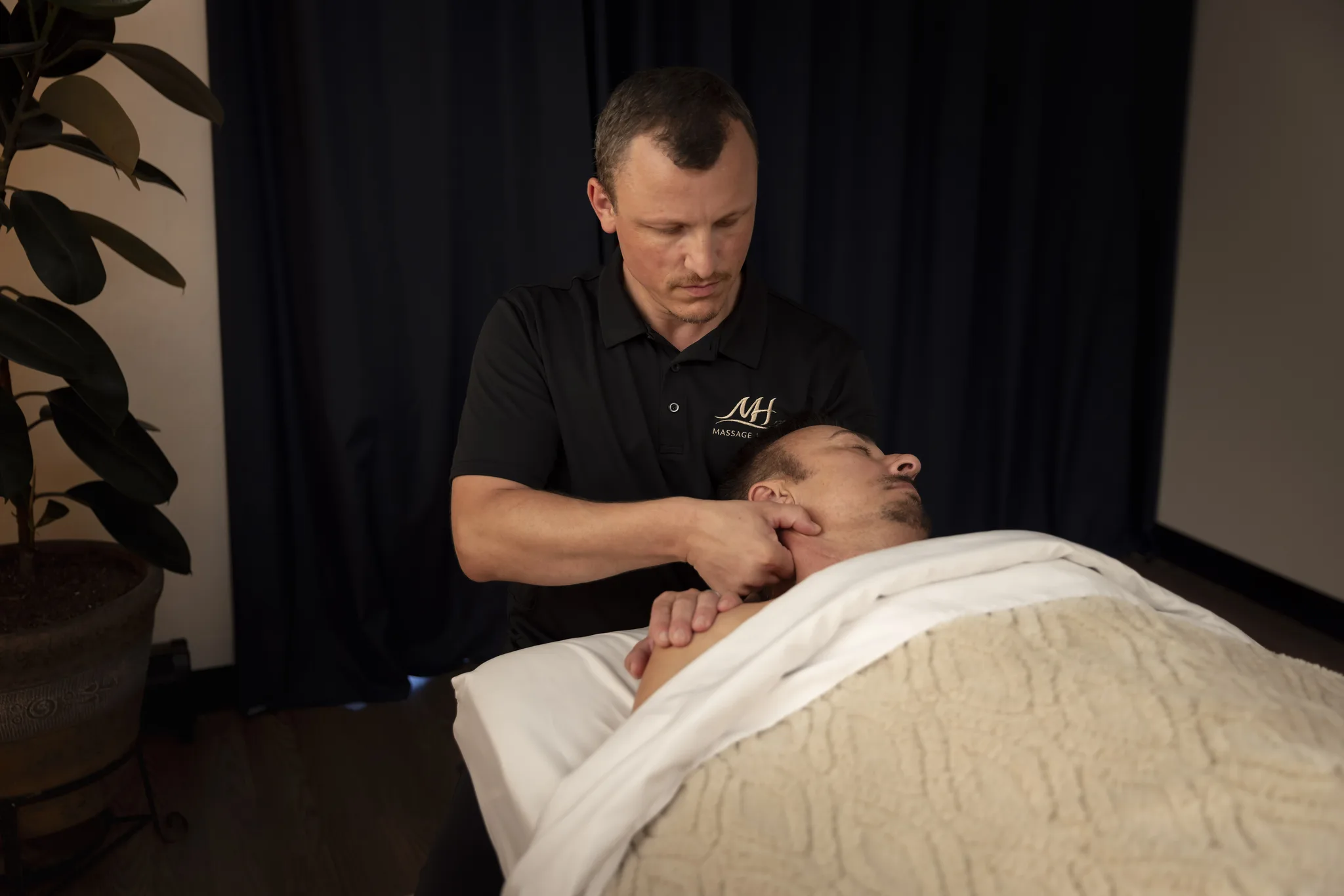 Dorian performing focused neck and shoulder work during a session.